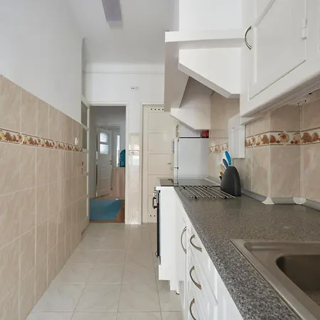 Bright And Quiet Apartment Amadora Exterior photo